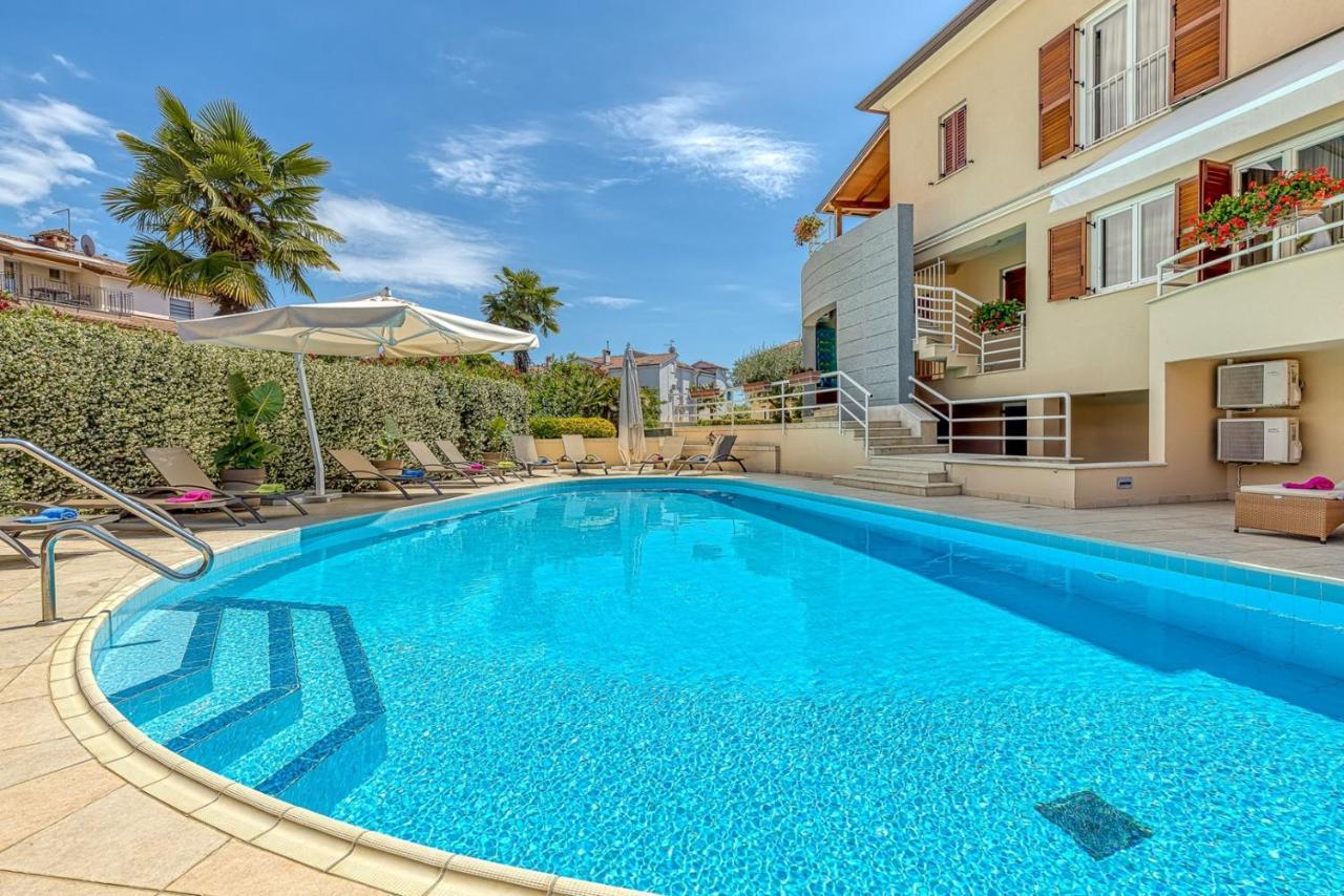 Apartment Complex Irena With Pool Poreč Eksteriør billede