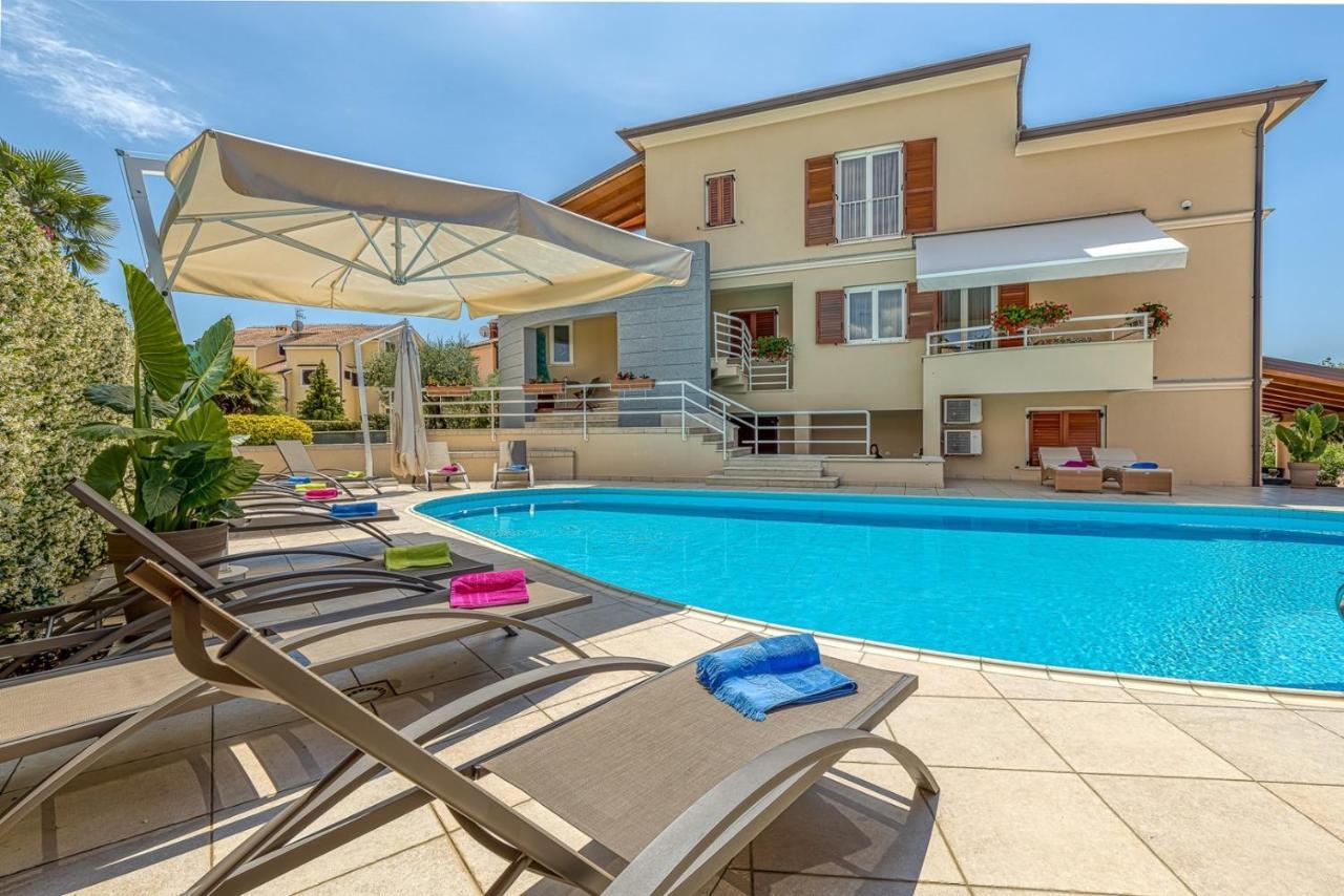 Apartment Complex Irena With Pool Poreč Eksteriør billede