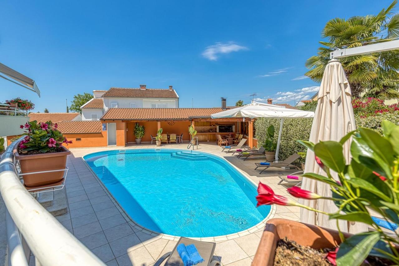 Apartment Complex Irena With Pool Poreč Eksteriør billede