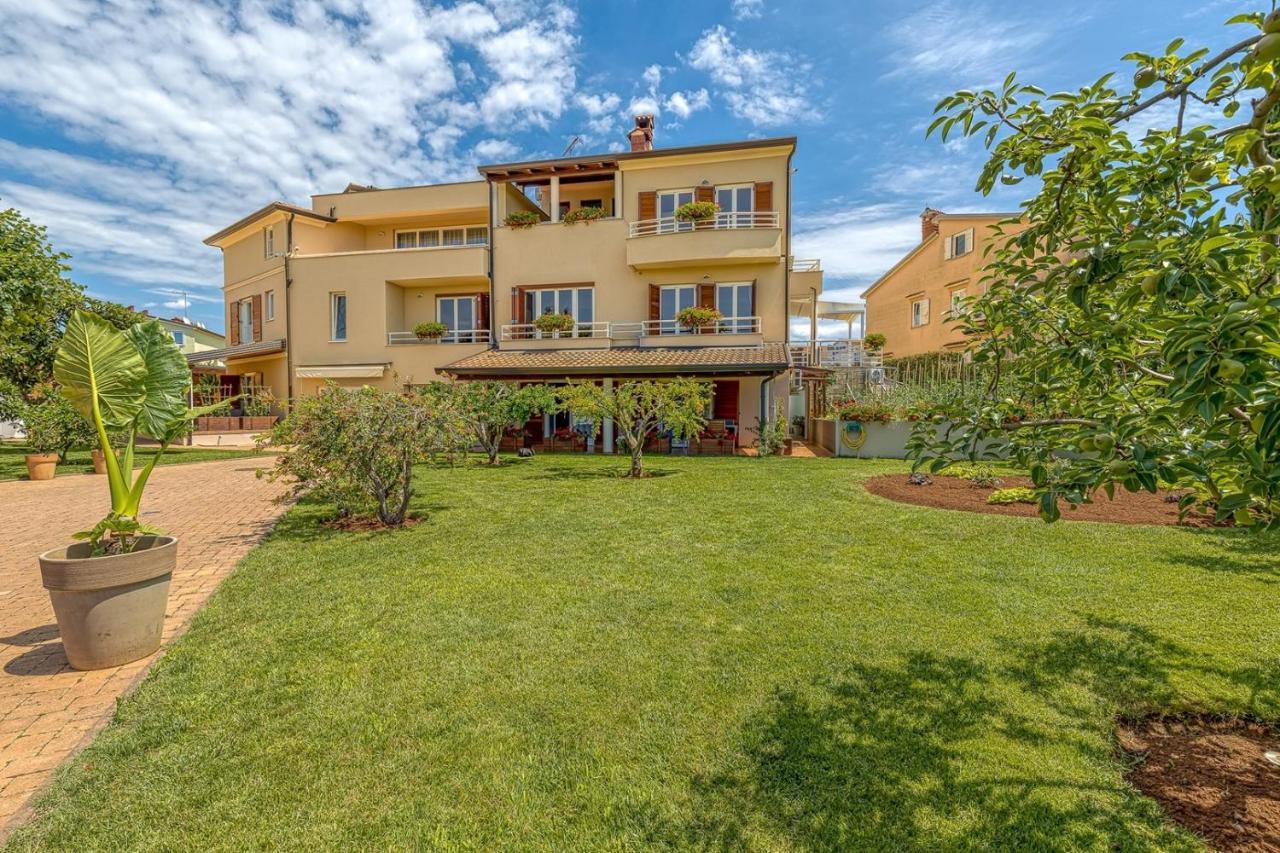 Apartment Complex Irena With Pool Poreč Eksteriør billede