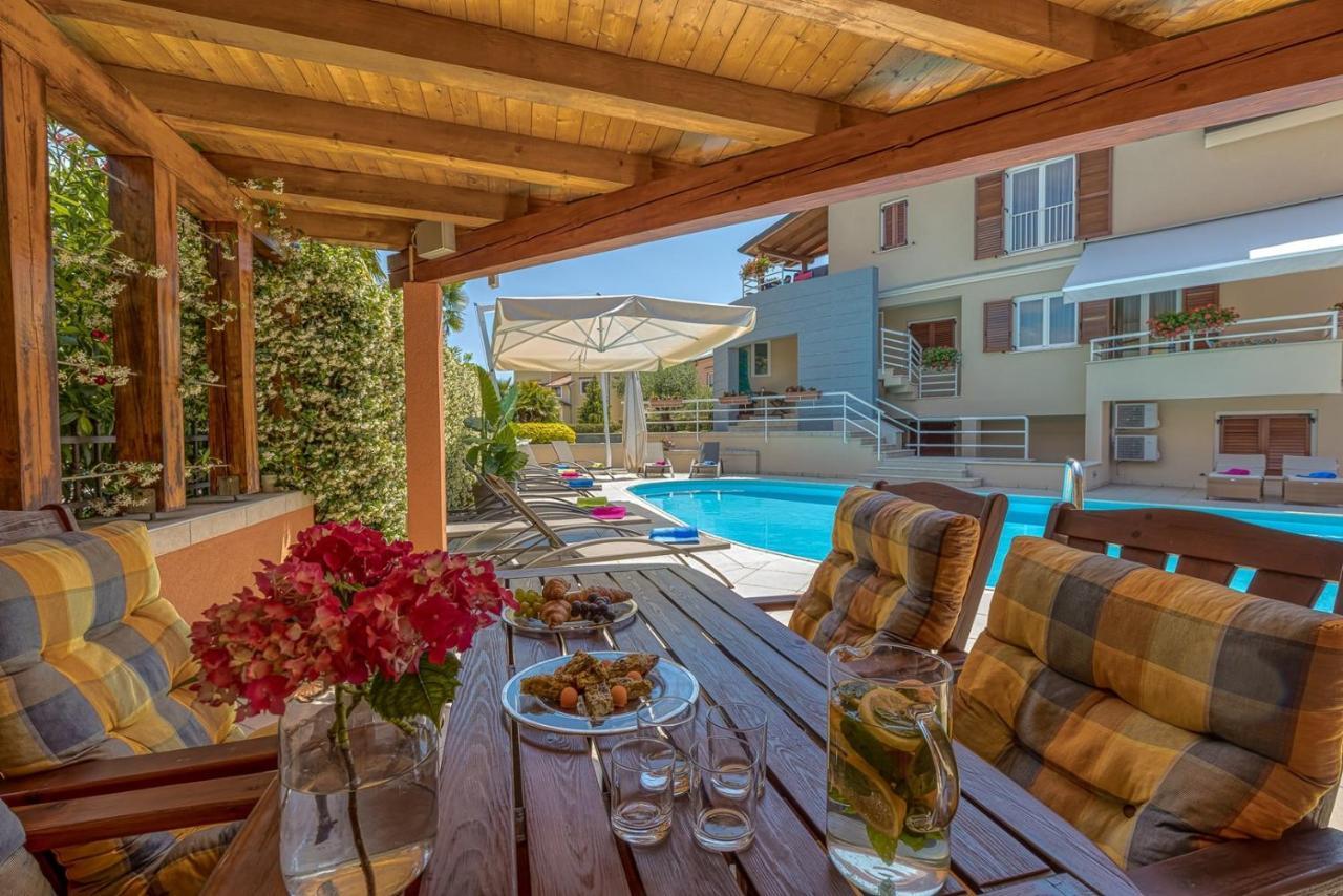 Apartment Complex Irena With Pool Poreč Eksteriør billede